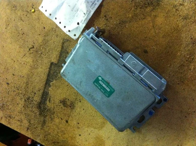 93 94 95 96 INFINITI J30 CHASSIS ECM ABS MODULE CENTER PACKAGE TRAY - Imagen 3 de 4