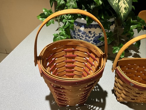 Lot 2 1996 & 2001 hand Woven Baskets Longaberger - Picture 2 of 8