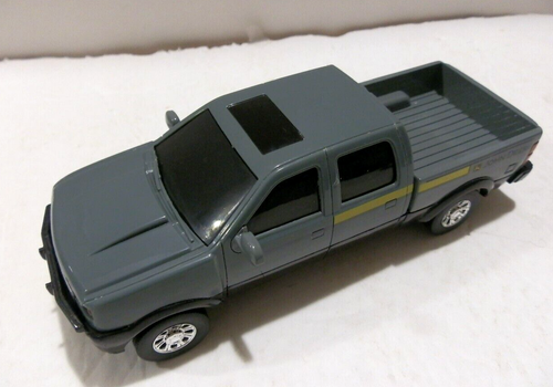 Ertl Farm Country 1/32 Gray John Deere QuadCab Pickup Truck - Picture 4 of 6