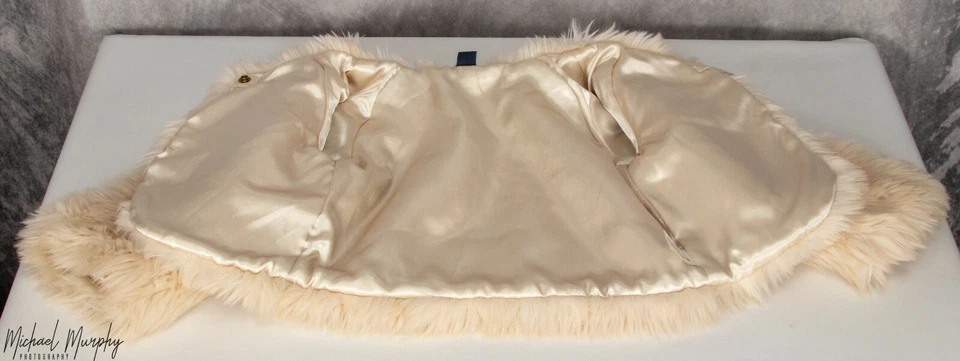 Baby GAP девочек искусственного меха куртка слоновой кости кремовый бежевый размер M/L (4/5) - Изображение 2 из 4