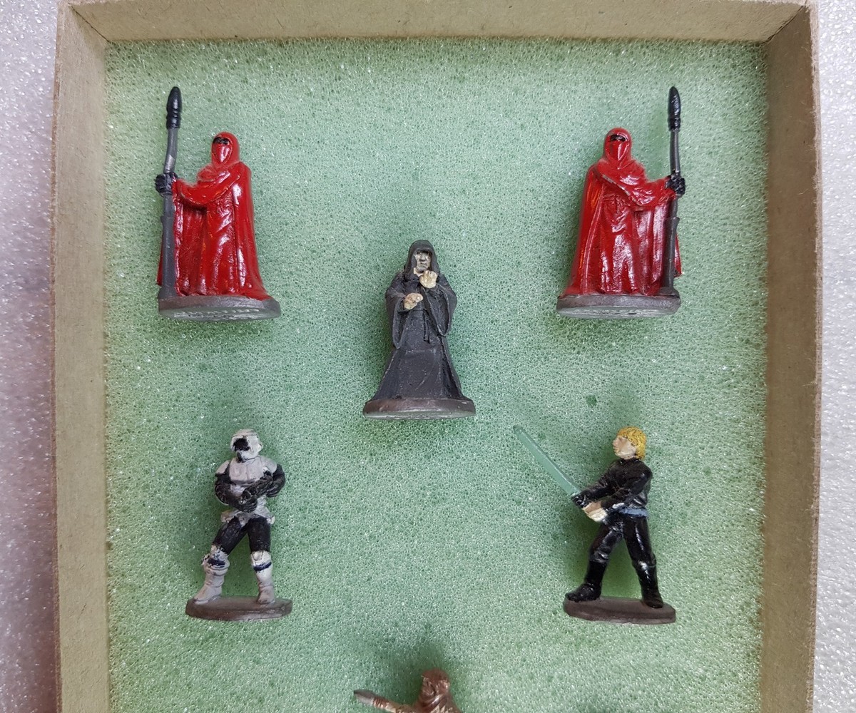 Lot De 31 Figurines Star Wars En Plomb – West End Games – Occasion