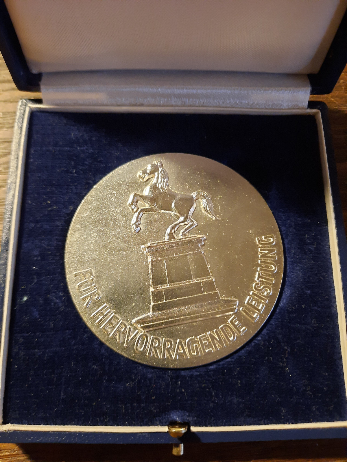 Medaille Hotel und Gaststättenverband Hannover 1972 im Etui für hervor. Leistung