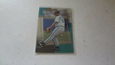 1998 PINNACLE  PEAK  PERFORMERS #111 LIVAN HERNANDEZ BASEBALL CARD