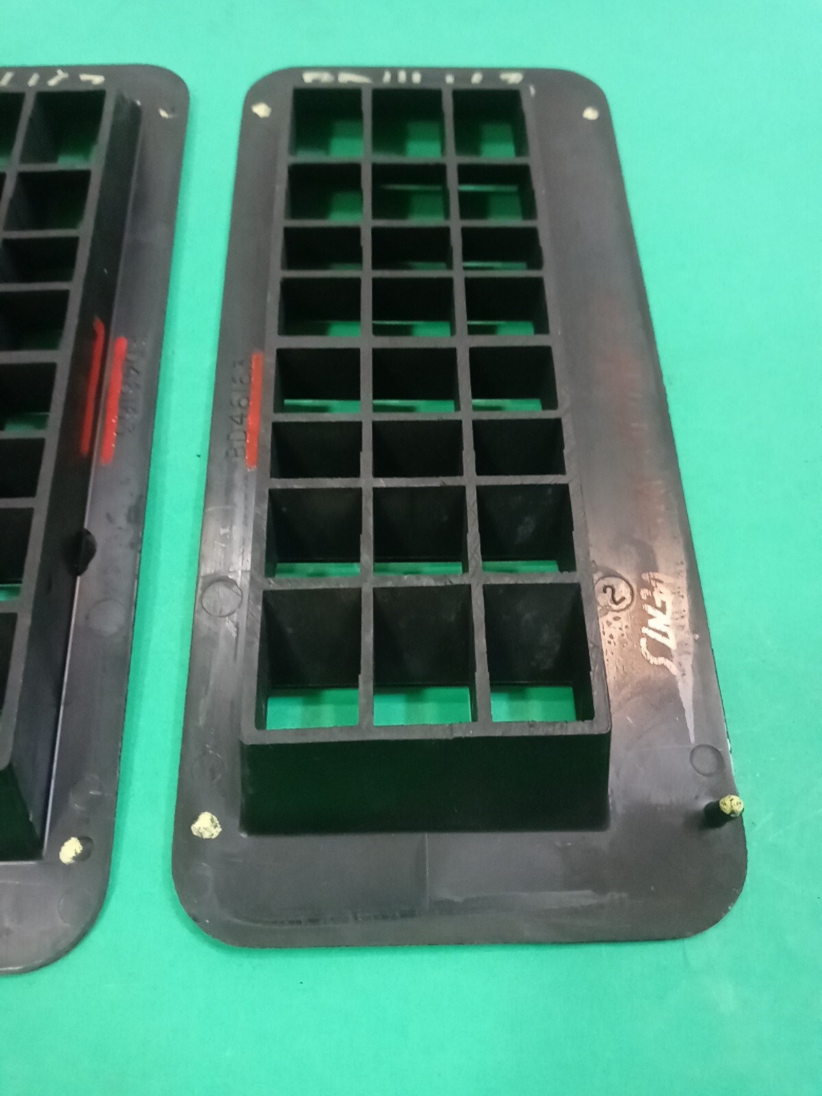 2 Jaguar 1987 Xj6 Series 3 OEM Dash Defogger Vent Pair for sale  