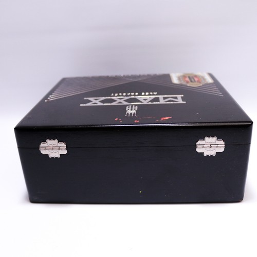 Caja de cigarros de madera vacía negra MAXX Freak 8,5" x 7,5" x 3,25" * - Imagen 8 de 12