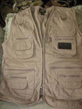 HQ ISSUE CONCEALED CARRY VEST, MEN'S , SIZE:LARGE, COLORL TAN, NEW, VALUE: 75.00