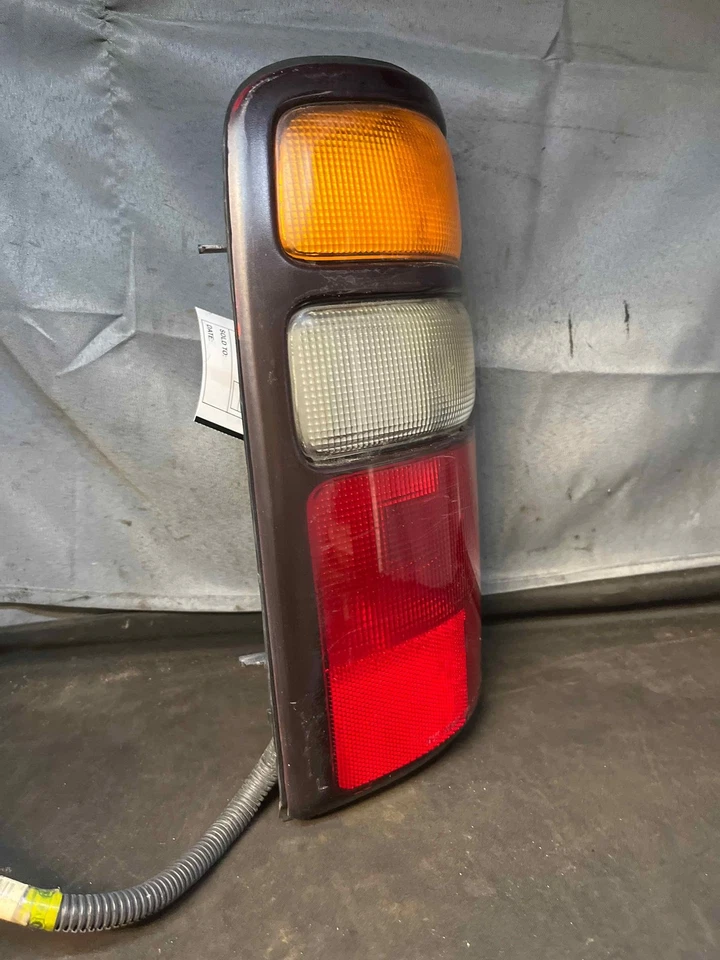 Fits 2004-2006 Chevrolet Tahoe Left Taillight Assembly OEM:15832091 Foto 3 de 4