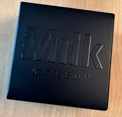 Milk Makeup / Pore Eclipse Matte Translucent Setting Powder / Very Deep