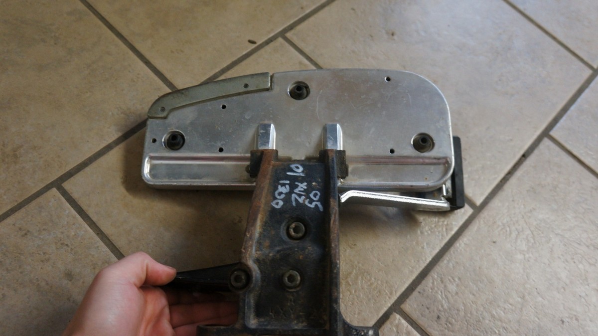 04-136 Yamaha Royal Star Tour Deluxe XVZ1300 Right Floorboard