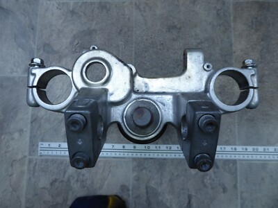 1985 Kawasaki ZN1100 LTD K166-1. triple tree steering stem clamp