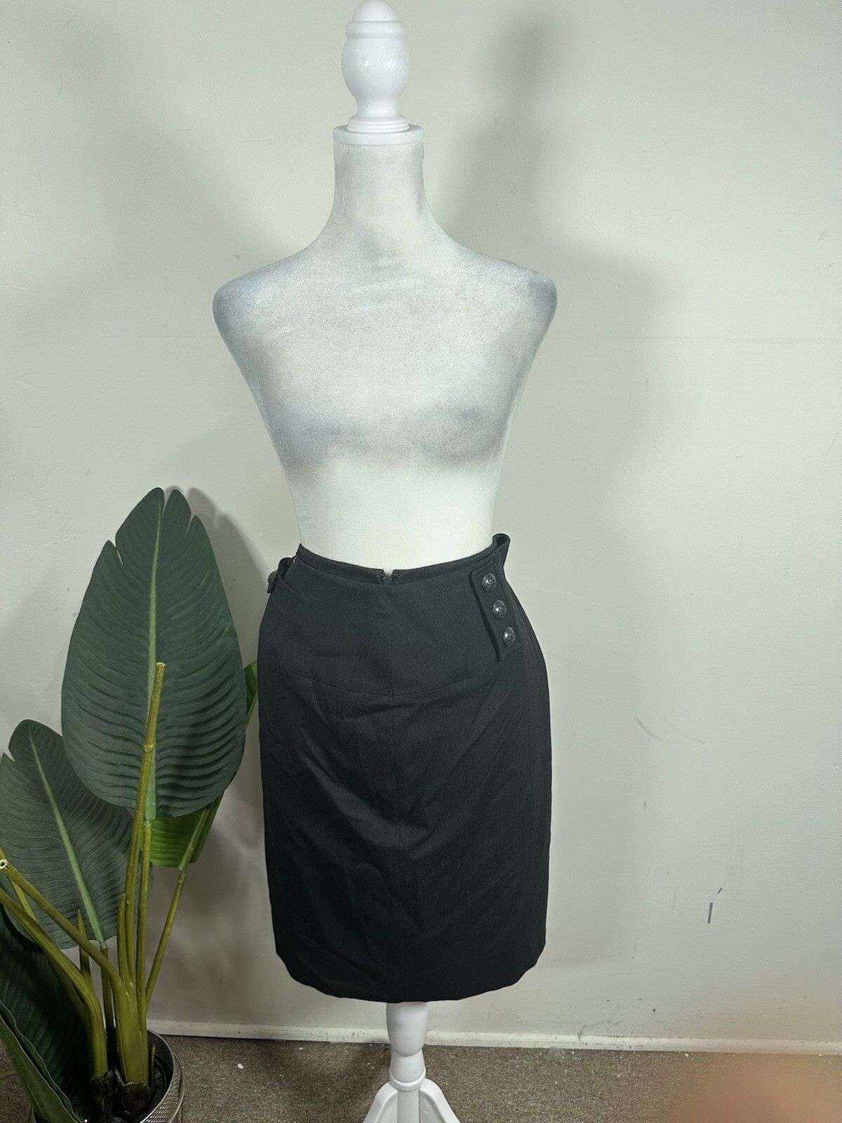 Women’s Solid Colored Skirt Size 6 - image 1