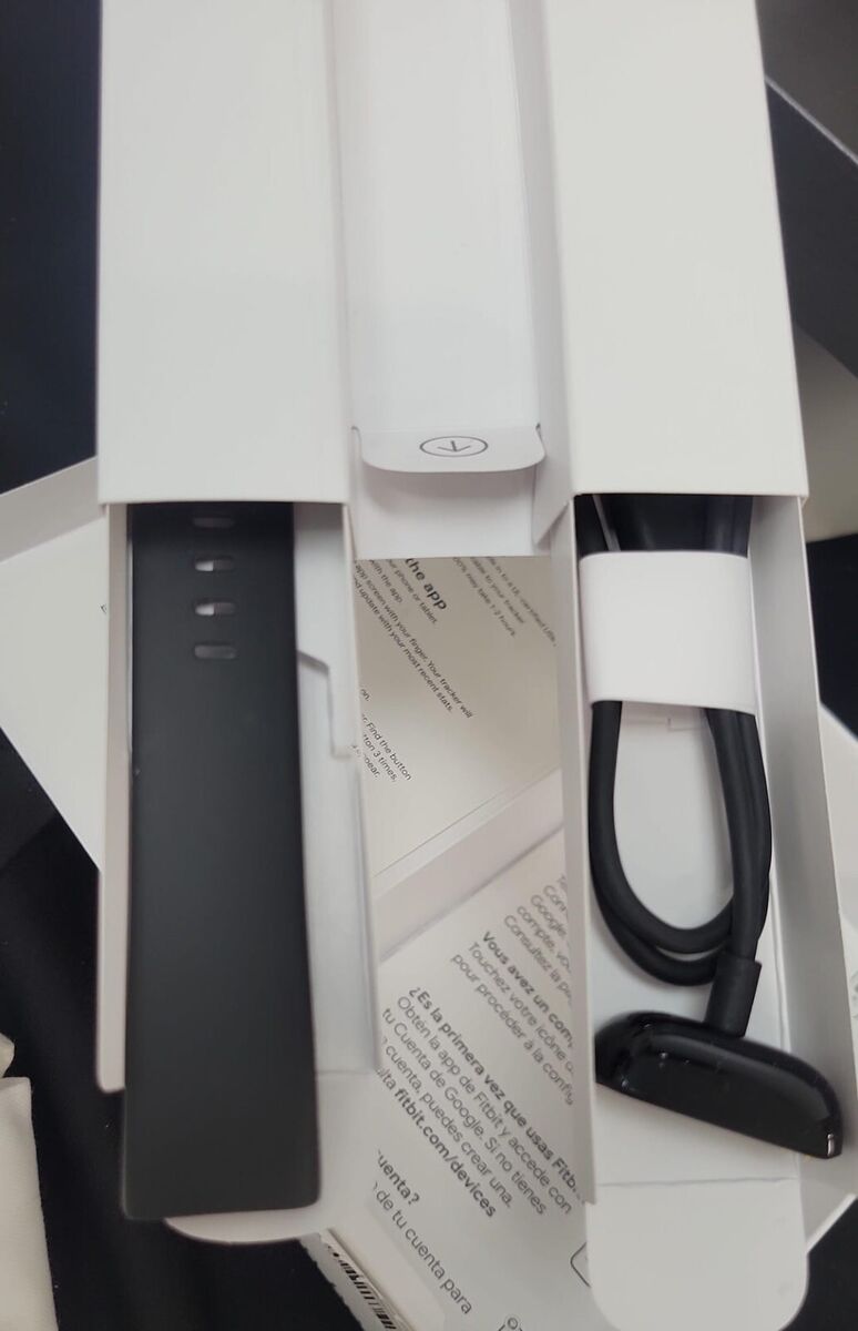 Fitbit Charge 6 Fitness Tracker - Black - GA05183NA Open Box Fitbit Charge 6 Fitness Tracker - Black - GA05183NA Open Box