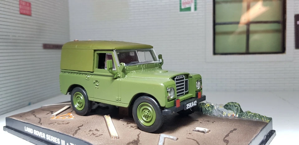 1:43 Scale Model Land Rover Series 3 88 SWB Utility Canvas Army Pickup Oxford - Image 4 of 4