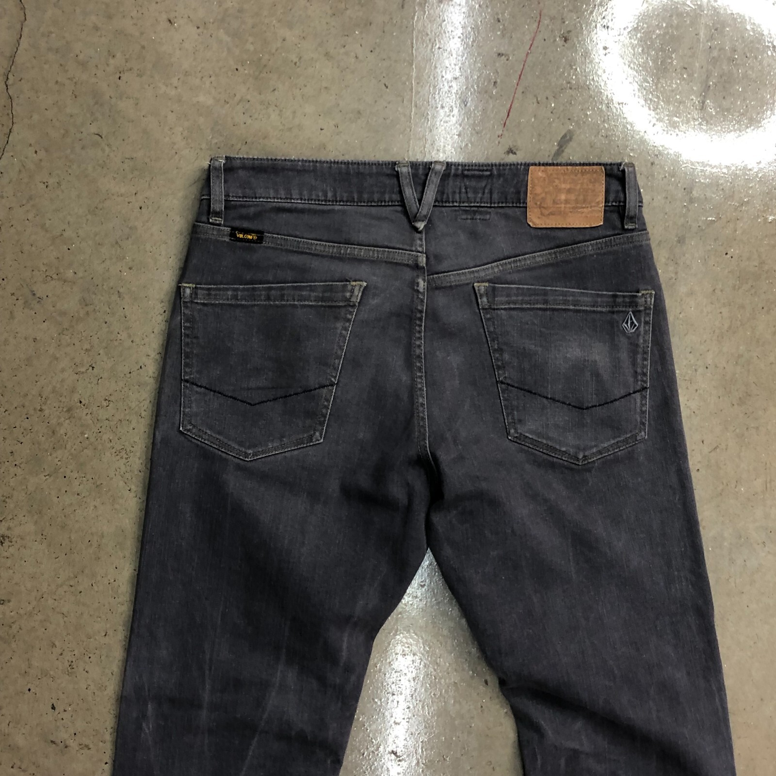 Volcom Mens Jeans 32x30 in Kinkade Gray Denim Straight Leg Faded Cotton Surf Sk8