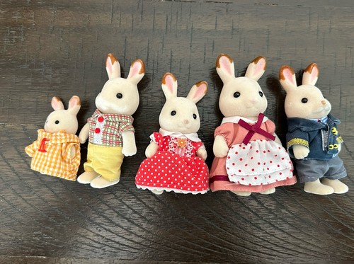 Calico Critters Sylvanian Families Lot Bunnies Set of 5 Cute Collectable Figures