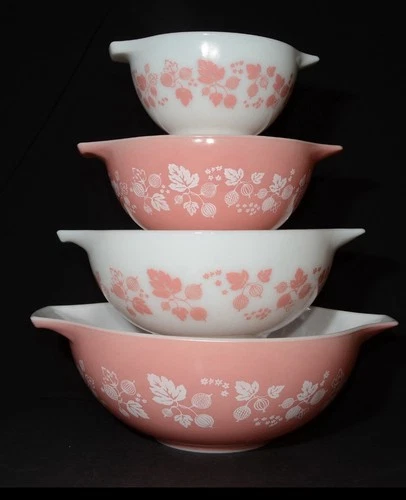 Vintage PYREX Pink Gooseberry Cinderella Mixing Bowls 4 Pc Set EUC No Issues