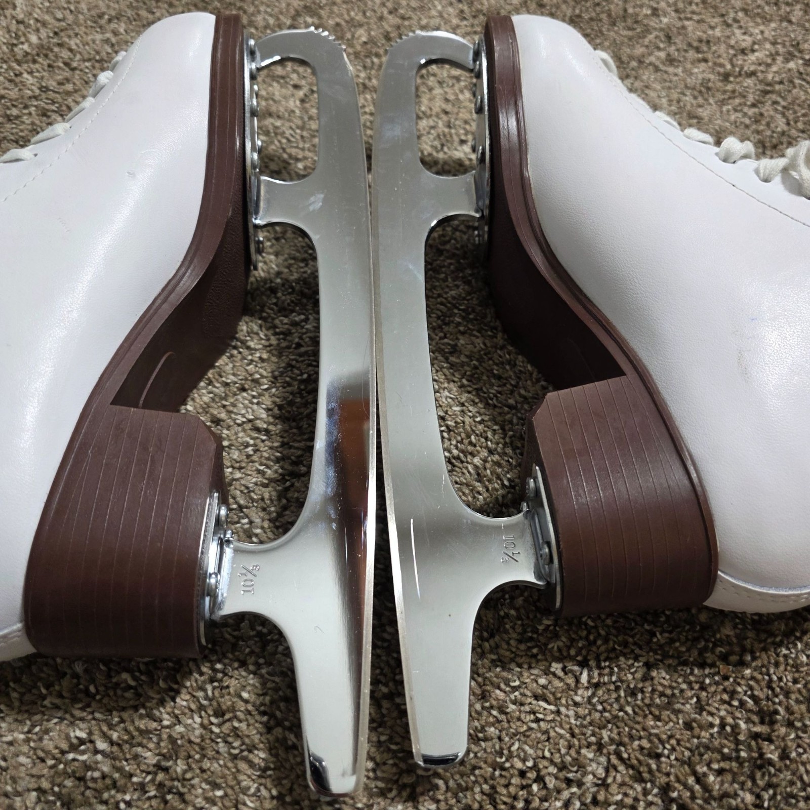 GAM Figure Skates 7.5 C w/ 10¼" Blades + Guardog Covers – White