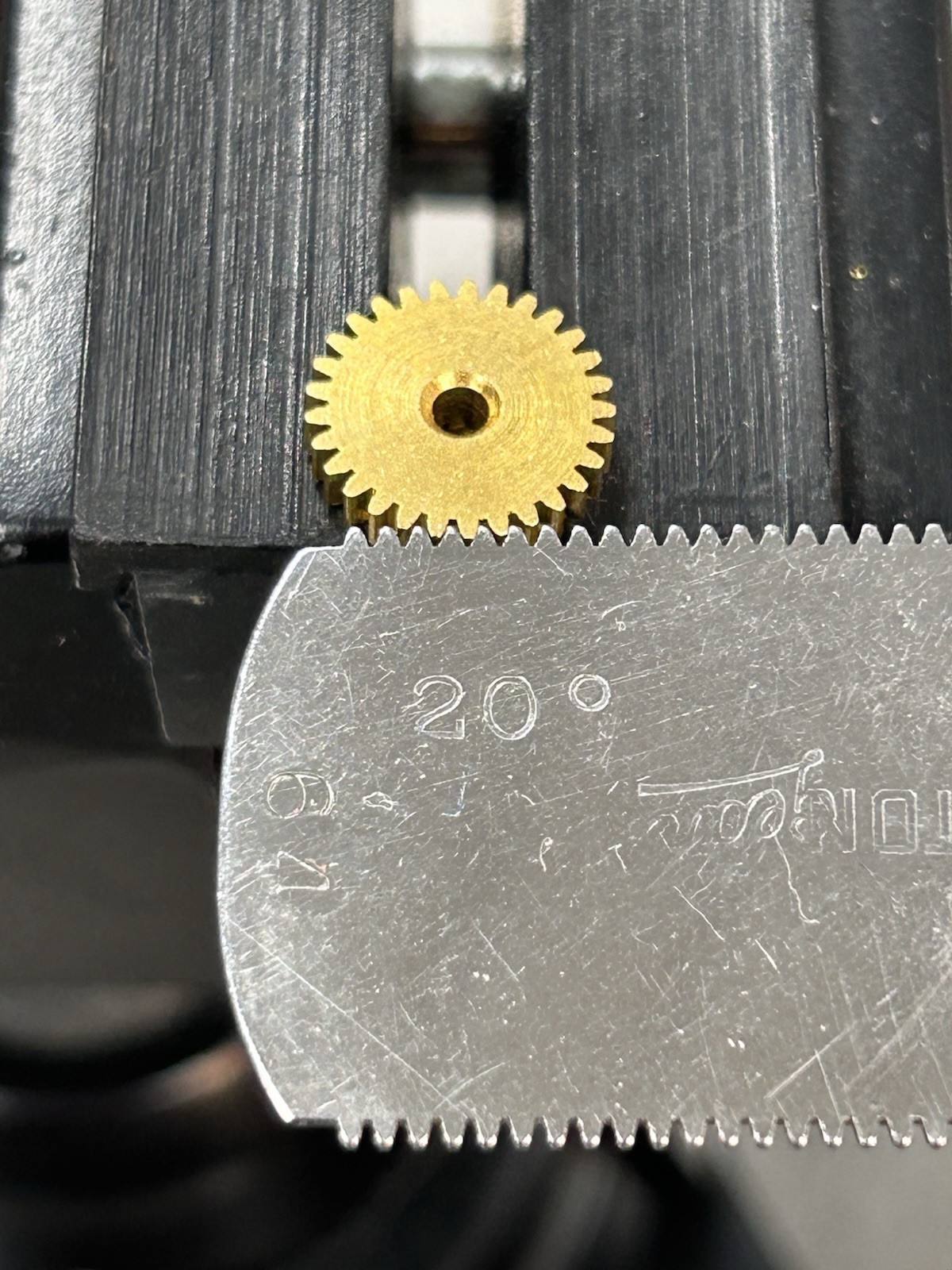 QTY 1 TRADESHIP 64 PITCH BRASS PINION GEAR 29 TEETH TOOTH SLOT CAR .091” BORE