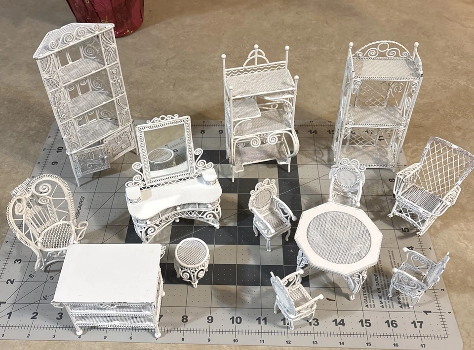 Windsor Vintage 13 piezas Casa de muñecas muebles miniatura alambre de metal 1994 Foto 2 de 4