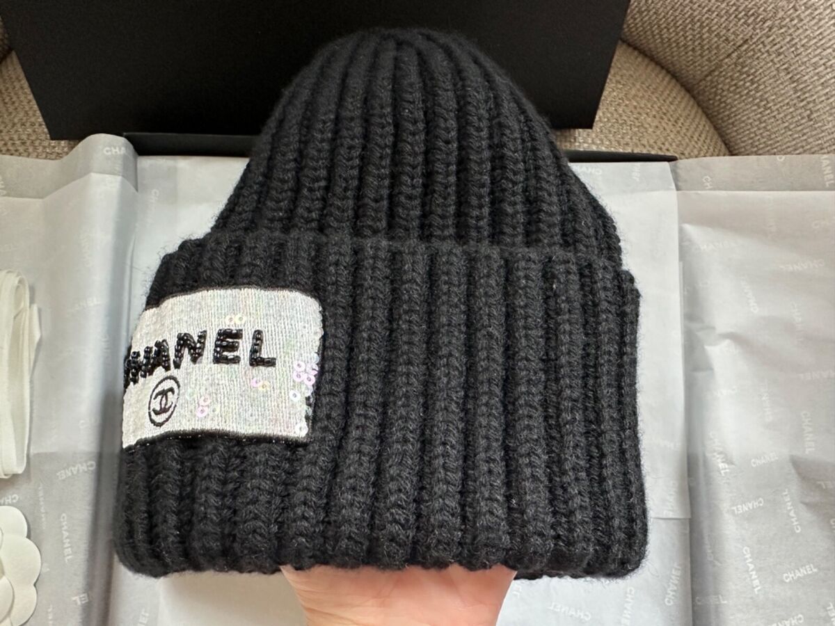 MIB 100%AUTH Chanel 23K Black Cashmere Beanie Hat with MIB 100%AUTH Chanel 23K Black Cashmere Beanie Hat with