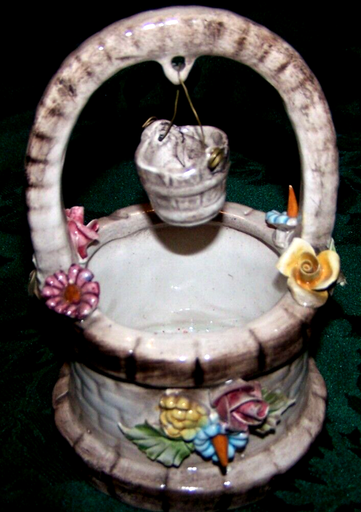 Lovely Pristine Capodimonte Made In Italy Floral Wishing Well