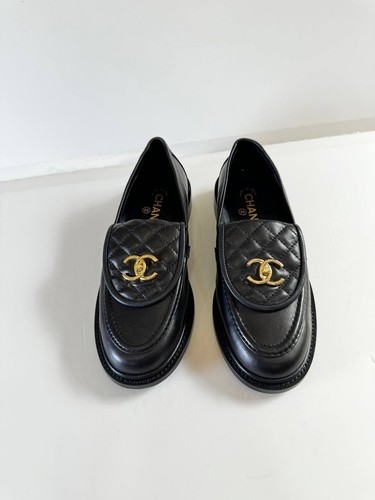 Chanel CC Logo Black Leather Loafers Size 39 – Quilted Gold Hardware Luxury Shoe - Picture 2 of 9