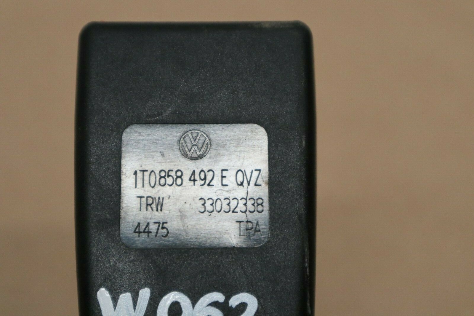 VW Touran 0306 Drivers Outer Seat Belt Latch Buckle (3rd Row) Part