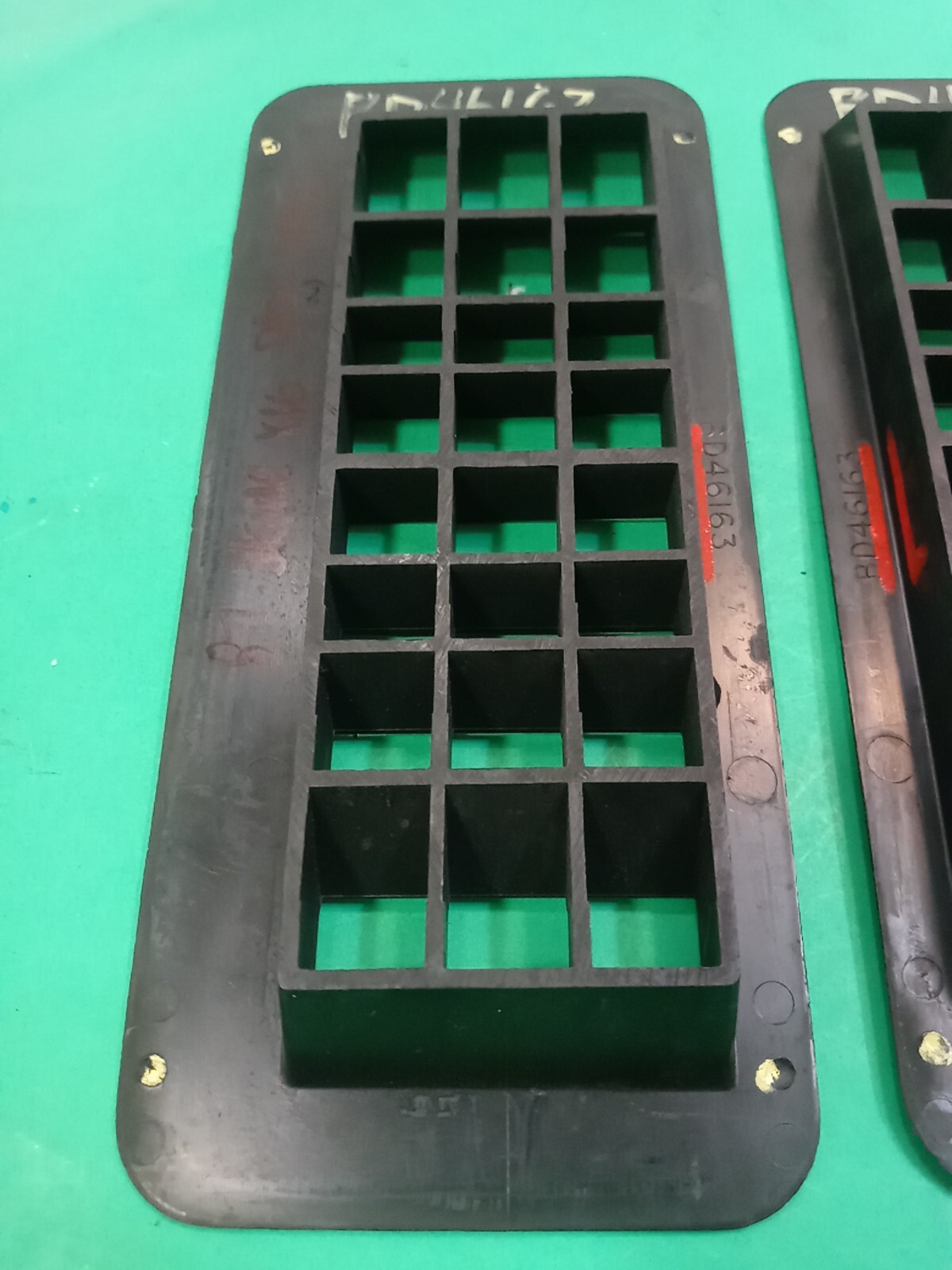 2 Jaguar 1987 Xj6 Series 3 OEM Dash Defogger Vent Pair for sale 