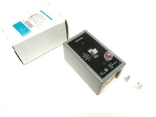 NIB .. Siemens Manual Starter 1P Toggle 277V Cat# SMFFG5P .. YE-23