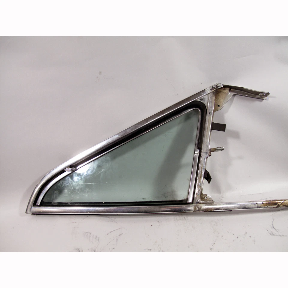 Damaged 1969-1976 BMW 2002 Right Front Vent Window w Frame 114 1602 2002tii OEM - Imagem 2 de 4