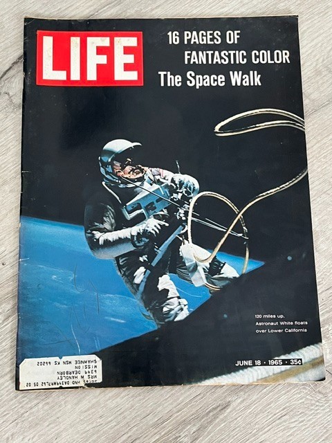 Vintage June 18, 1965 Life Magazine Gemini 4 "SPACE WALK" Pictures