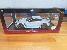 AutoArt 1 18 Aston Martin V12 Vantage GT3 2013 White New Unopened