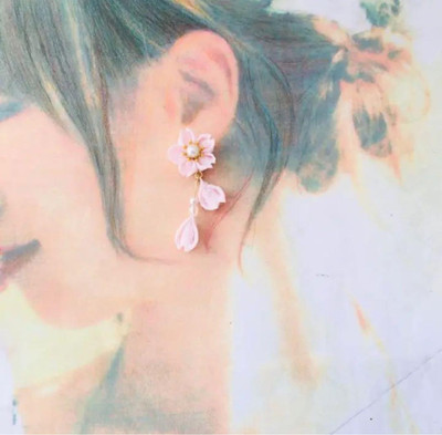 No.527 A Sakura Petal Earrings, Japanese Style, Tsumami No.527 A Sakura Petal Earrings, Japanese Style, Tsumami