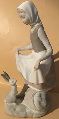 ✦美品✦リヤドロ Rabbit's Food 4826　少女　うさぎ Rare Lladro Figurine Unglazed #4826 'Rabbit's Food' Girl Feeding