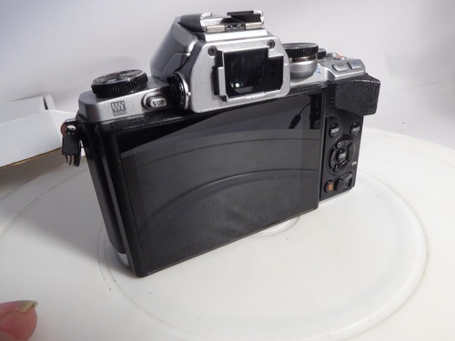 Olympus OM-D E-M10 Digital Body - FAULTY + battery nothing else - Picture 3 of 11