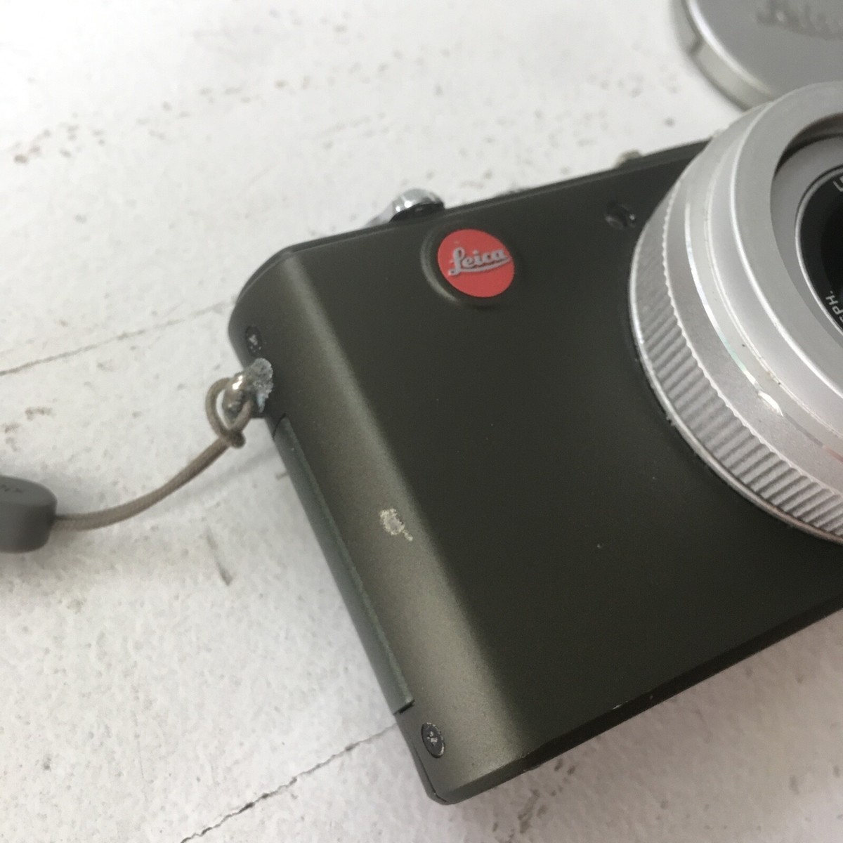 Leica D-LUX 4 // SAFARI // Digital Camera - Matte green Leica D-LUX 4 // SAFARI // Digital Camera - Matte green