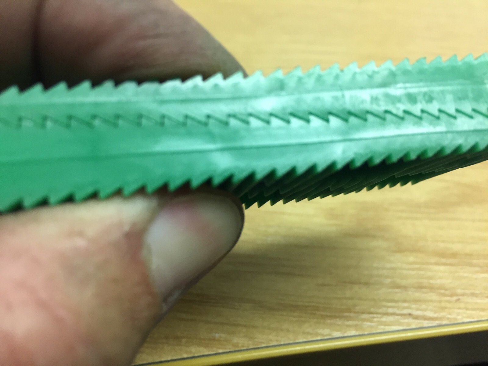 WEDGIT® GREEN PLASTIC INTERLOCKING RIBBED WEDGES LEVELLING CLADDING