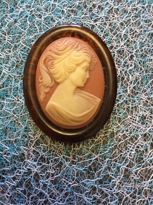 Broche Médaillon Ancienne DAMART En Résine Marron - Très Bon état, Thème Visage