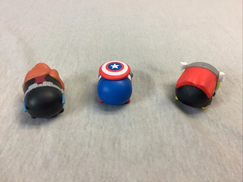 Boneco de vinil Disney Marvel Tsum Tsum 3 Capitão América Thor Viúva Negra - Imagem 2 de 3