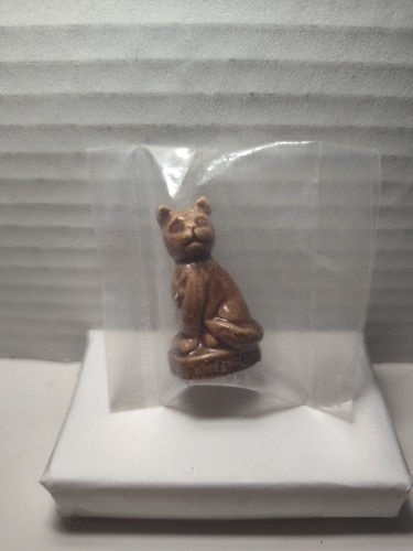 Wade Whimsies England Red Rose Tea Miniature Sitting Cat Porcelain Figurine