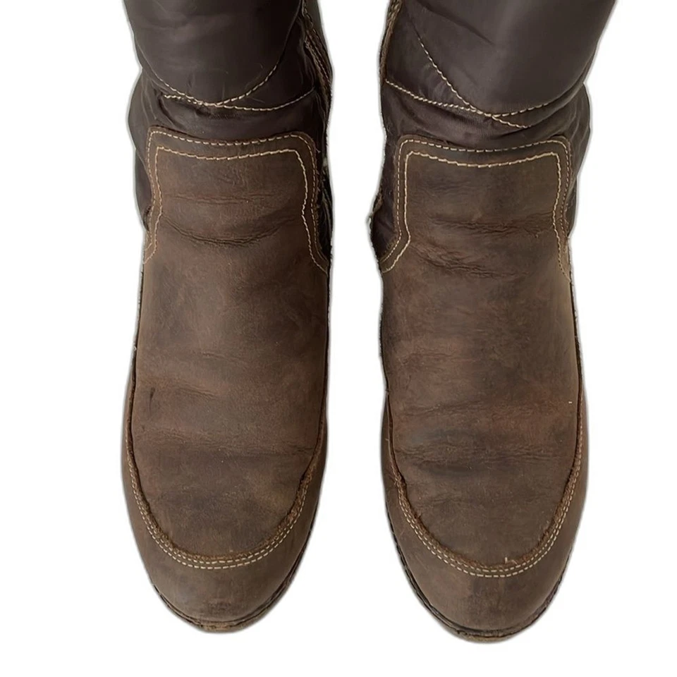 Hush Puppies Mujer Talla 7 Marrón Medio Hilde Hyde Bota de Nieve con Tacón de Cuña. Foto 3 de 4