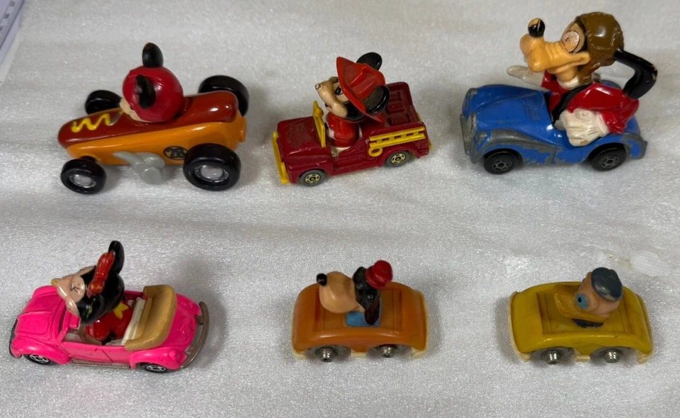 Lote de Coches Disney Vintage-Minnie Rosa Volkswagen, Mickey Firetruck, Goofy LEER Foto 2 de 4