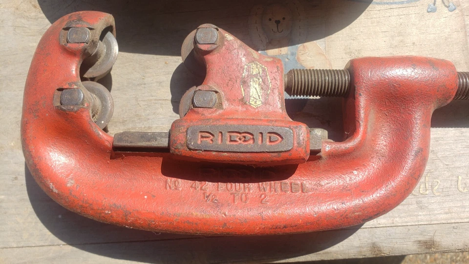 Set 2-Ridgid Number 42 Heavy Duty Four Wheel Pipe Cutters- 1/2" to 2" Pipe - Image 3 of 4