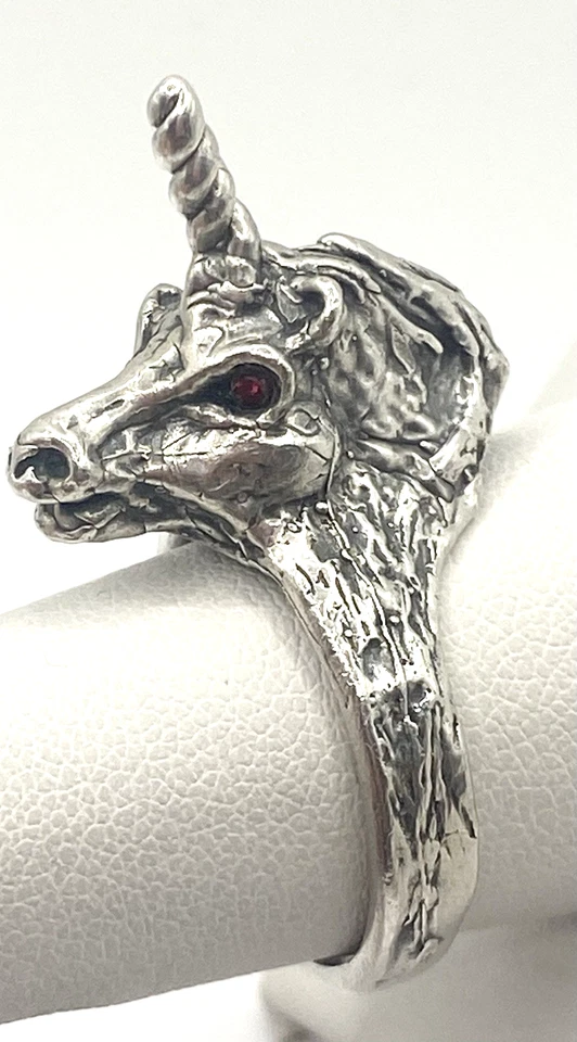 Мужское кольцо из чистого серебра с красными хрустальными глазами лошадь единорог размер 8,5 - Изображение 3 из 4