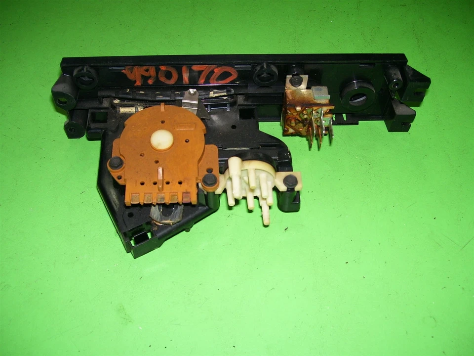 88 Oldsmobile Regency 1988 climatización aire acondicionado control de temperatura interruptor manual Foto 2 de 2