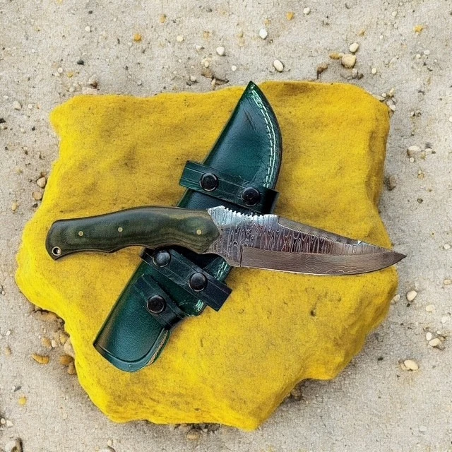 Cuchillo de caza Damasco de acero inoxidable forjado a mano EDC funda de cuero de madera Micarta Foto 4 de 4