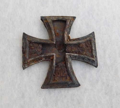 ORIGINAL WWI GERMAN EKI FIRST CLASS IRON CROSS  - GROUND DUG RELIC