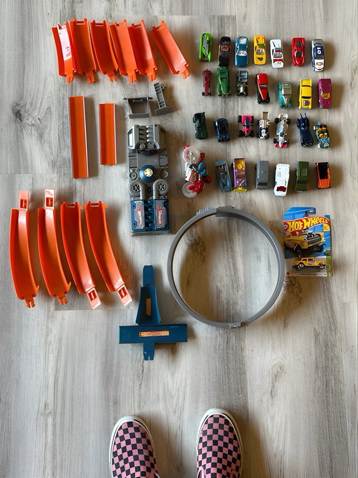 Hot Wheels Cars Tracks Lot Set Mixed Bundle Vintage + Modern Matchbox Vehicles - Image 3 of 4