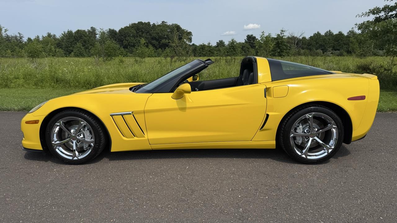 2010 Yellow Chevrolet Corvette   | C6 Corvette Photo 2