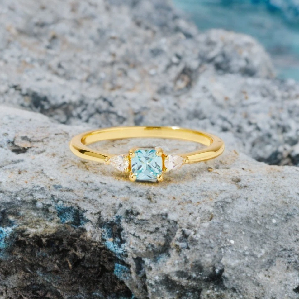 Anillo de aguamarina estilo delicado anillo delgado para mujer anillo de oro amarillo de 10k, 14K y 18K Foto 2 de 4